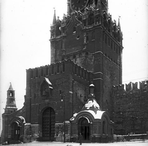 Photo of Московский Кремль после артиллерийского обстрела 1917 года: фотокнига